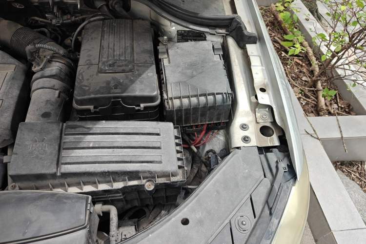 Used Volkswagen Magotan 2012 1.8TSI Luxury Model Engine Bay Left