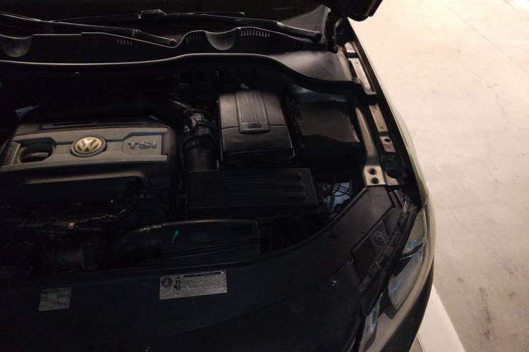 Used Volkswagen Magotan 2012 Travel Edition 2.0 TSI Luxury Version Engine Bay Left