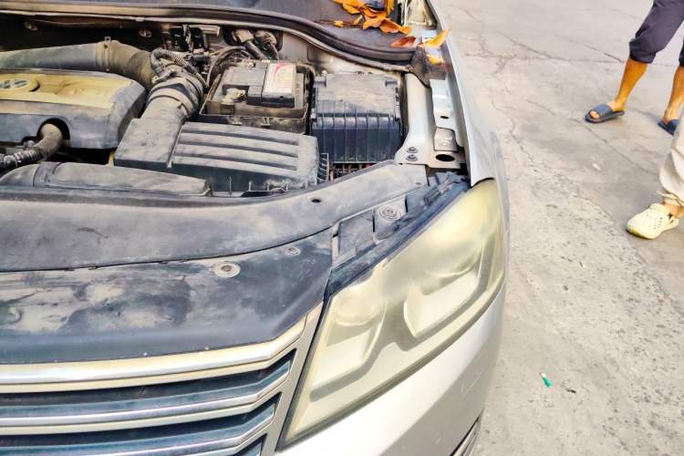 Used Volkswagen Magotan 2012 1.8TSI Prestige Model Engine Bay Left
