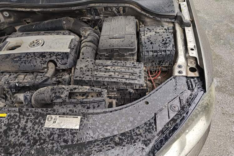 Used Volkswagen Magotan 2012 Travel Edition 2.0 TSI Comfort Version Engine Bay Left