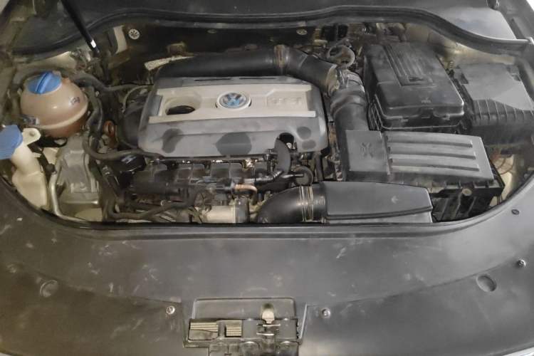 Used Volkswagen Magotan 2012 Travel Edition 2.0 TSI Comfort Version Engine Bay