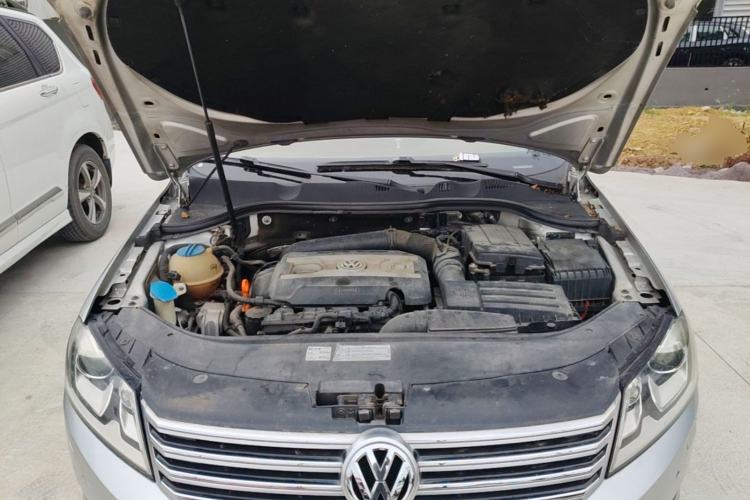 Used Volkswagen Magotan 2012 2.0 TSI Ultimate Edition Engine Bay