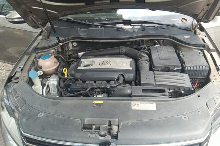 Used Volkswagen Magotan 2012 Travel Edition 2.0 TSI Comfort Version Engine Bay