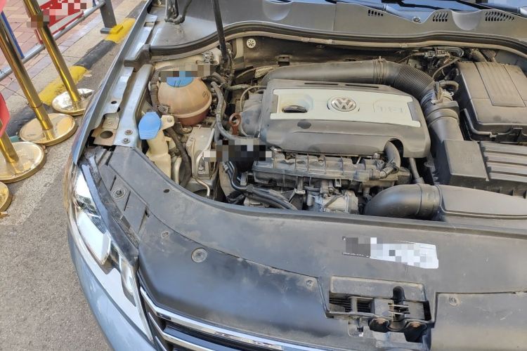 Used Volkswagen Magotan 2012 Travel Edition 2.0 TSI Four-Wheel Drive Luxury Version Engine Bay Right