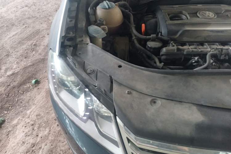 Used Volkswagen Magotan 2012 2.0 TSI Ultimate Edition Engine Bay Right