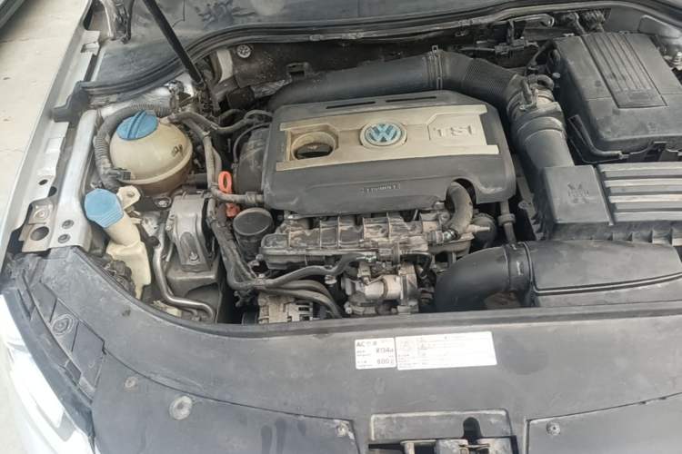 Used Volkswagen Magotan 2012 Revised 1.8TSI Luxury Version Engine Bay Right