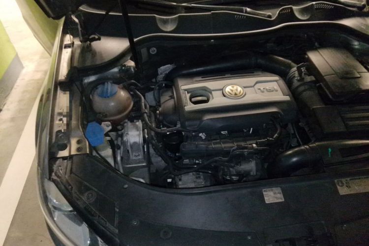 Used Volkswagen Magotan 2012 Travel Edition 2.0 TSI Luxury Version Engine Bay Right