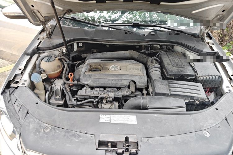 Used Volkswagen Magotan 2012 1.8TSI Luxury Model Engine Bay