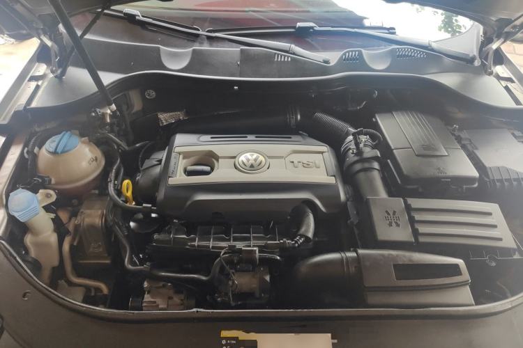 Used Volkswagen Magotan 2012 Travel Edition 2.0 TSI Luxury Version Engine Bay