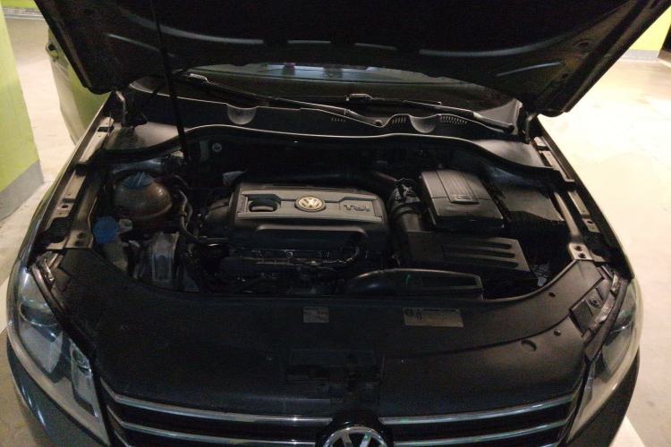 Used Volkswagen Magotan 2012 Travel Edition 2.0 TSI Luxury Version Engine Bay