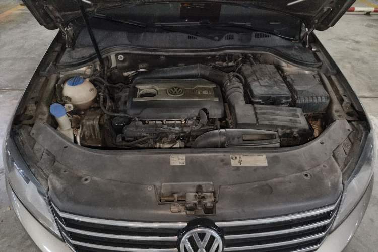 Used Volkswagen Magotan 2012 Travel Edition 2.0 TSI Comfort Version Engine Bay