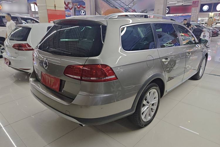 Used Volkswagen Magotan 2012 Travel Edition 2.0 TSI 4x4 Comfort Version Exterior 3