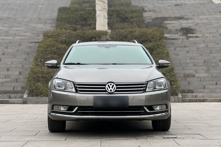 Used Volkswagen Magotan 2012 Travel Edition 2.0 TSI Luxury Version Exterior 4