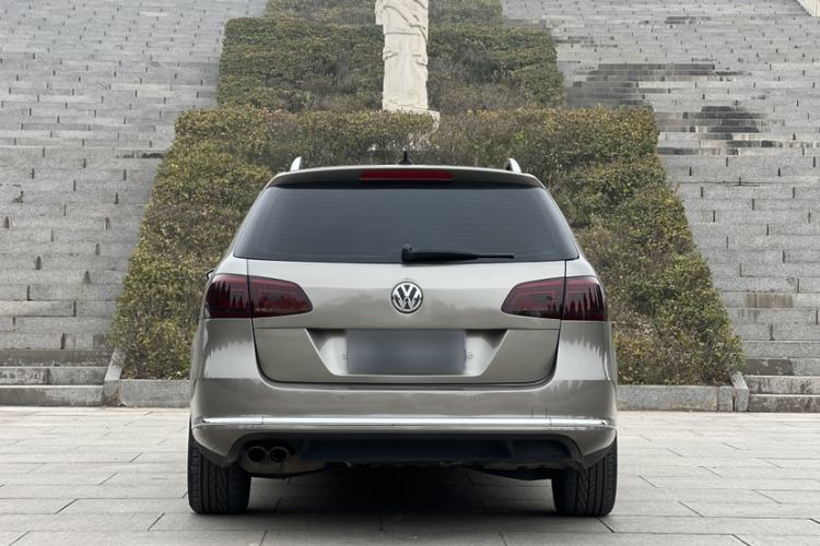 Used Volkswagen Magotan 2012 Travel Edition 2.0 TSI Luxury Version Exterior 5