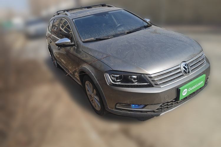 Used Volkswagen Magotan 2012 Travel Edition 2.0 TSI 4x4 Comfort Version Front Right 45 Deg