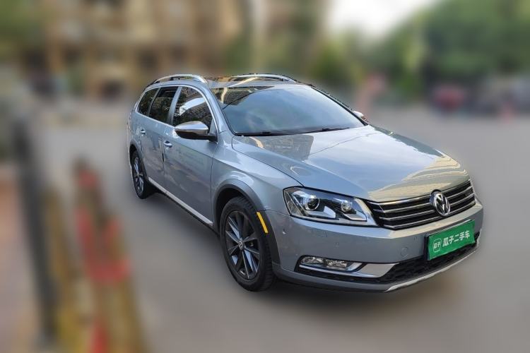 Used Volkswagen Magotan 2012 Travel Edition 2.0 TSI Four-Wheel Drive Luxury Version Front Right 45 Deg