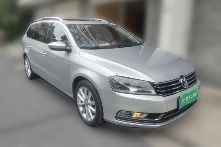 Used Volkswagen Magotan 2012 Travel Edition 2.0 TSI Comfort Version Front Right 45 Deg