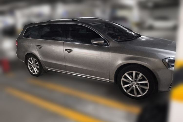 Used Volkswagen Magotan 2012 Travel Edition 2.0 TSI Comfort Version Front Right 45 Deg