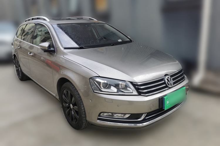 Used Volkswagen Magotan 2012 Travel Edition 2.0 TSI Luxury Version Front Right 45 Deg
