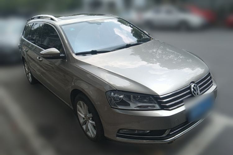 Used Volkswagen Magotan 2012 Travel Edition 2.0 TSI Comfort Version Front Right 45 Deg