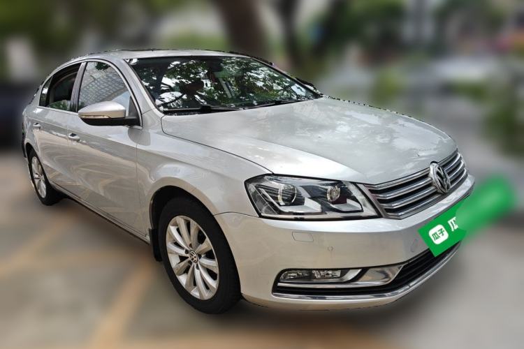 Used Volkswagen Magotan 2012 1.8TSI Luxury Model Front Right 45 Deg