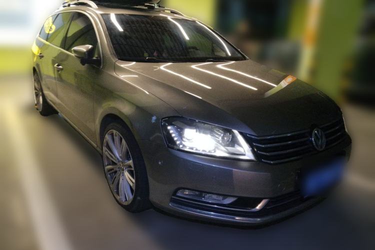 Used Volkswagen Magotan 2012 Travel Edition 2.0 TSI Luxury Version Front Right 45 Deg