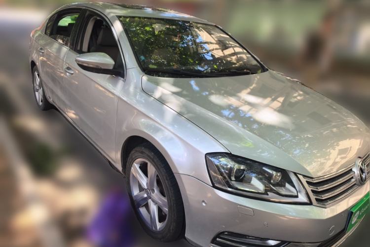 Used Volkswagen Magotan 2012 2.0 TSI Ultimate Edition Front Right 45 Deg