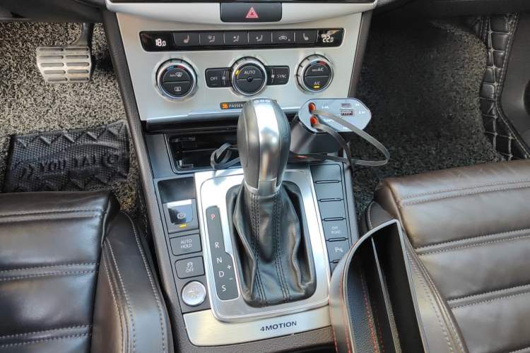 Used Volkswagen Magotan 2012 Travel Edition 2.0 TSI Four-Wheel Drive Luxury Version Gear Lever