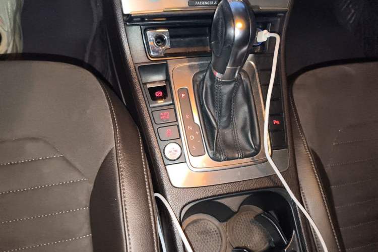 Used Volkswagen Magotan 2012 Travel Edition 2.0 TSI Comfort Version Gear Lever