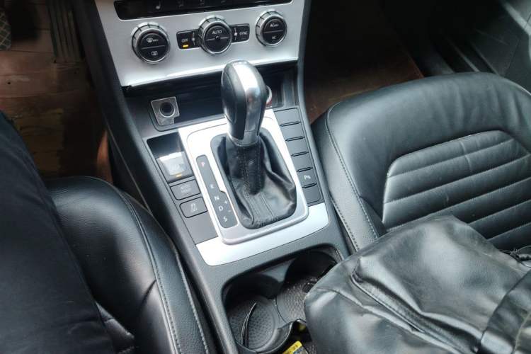 Used Volkswagen Magotan 2012 Revised Version 1.8TSI Leading Edition Gear Lever