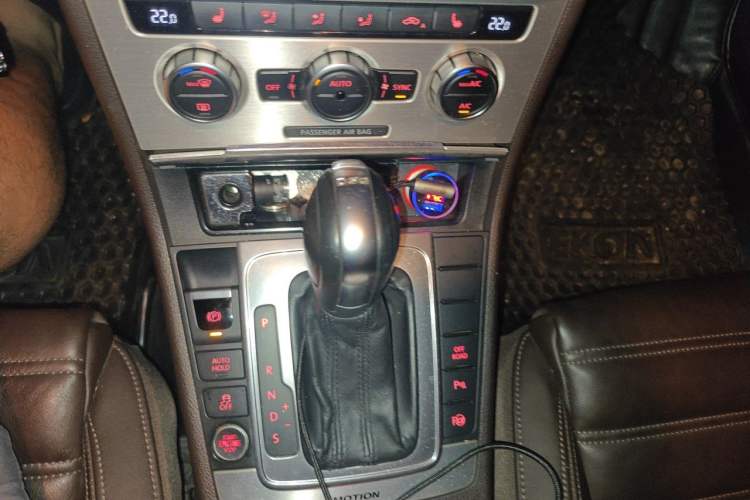Used Volkswagen Magotan 2012 Travel Edition 2.0 TSI Four-Wheel Drive Luxury Version Gear Lever