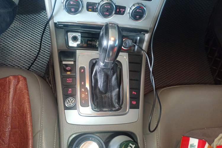 Used Volkswagen Magotan 2012 2.0 TSI Ultimate Edition Gear Lever