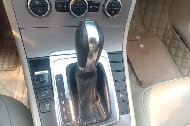 Used Volkswagen Magotan 2012 Revised 1.8TSI Luxury Version Gear Lever