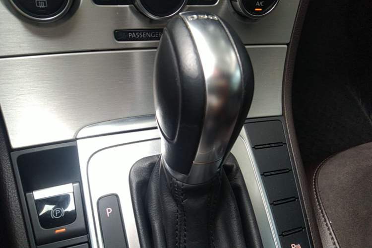 Used Volkswagen Magotan 2012 Travel Edition 2.0 TSI Comfort Version Gear Lever