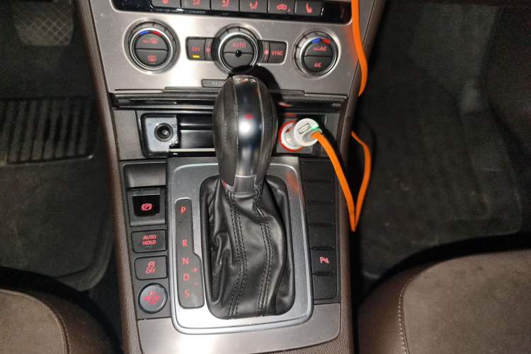 Used Volkswagen Magotan 2012 Travel Edition 2.0 TSI Comfort Version Gear Lever