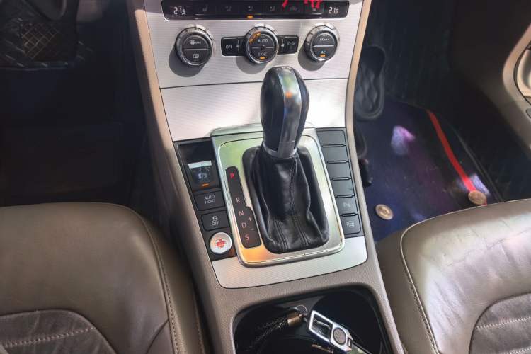 Used Volkswagen Magotan 2012 2.0 TSI Ultimate Edition Gear Lever