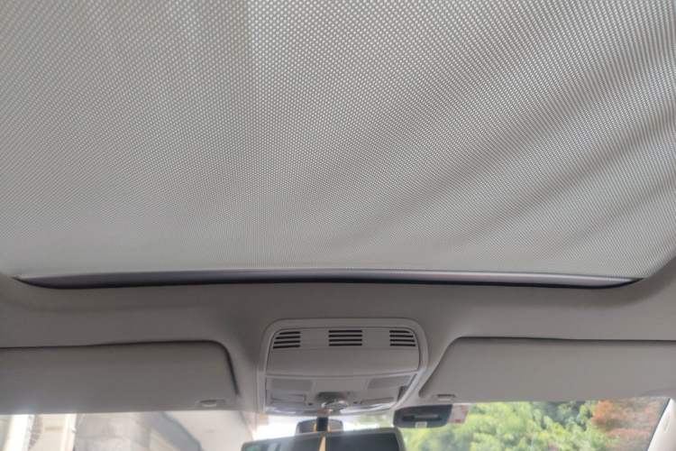 Used Volkswagen Magotan 2012 Travel Edition 2.0 TSI Comfort Version Headliner