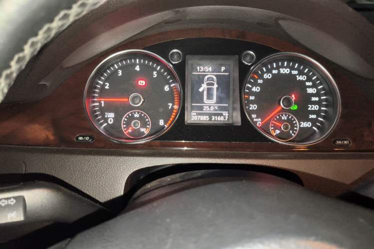 Used Volkswagen Magotan 2012 Travel Edition 2.0 TSI Comfort Version Instrument Cluster