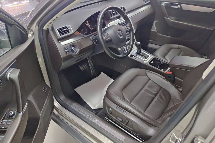 Used Volkswagen Magotan 2012 Travel Edition 2.0 TSI 4x4 Comfort Version Interior 2