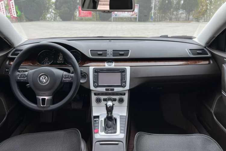 Used Volkswagen Magotan 2012 Travel Edition 2.0 TSI Luxury Version Interior 3