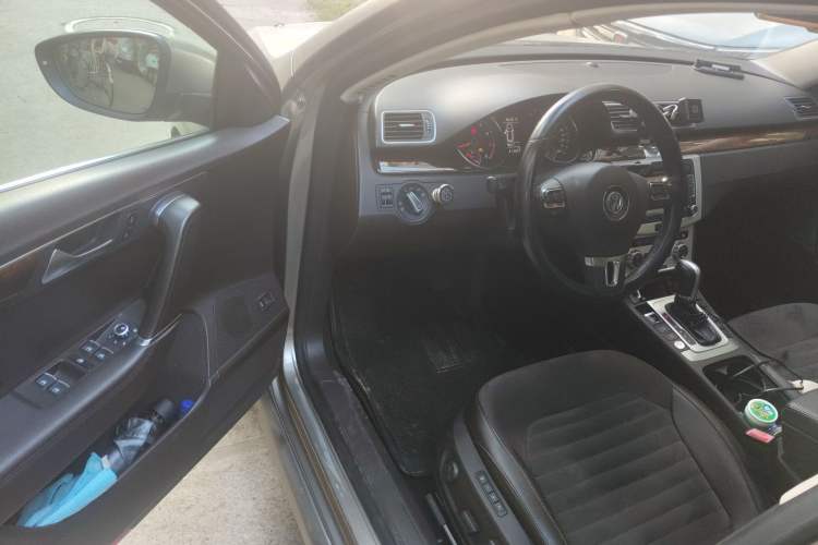 Used Volkswagen Magotan 2012 Travel Edition 2.0 TSI Comfort Version Interior 3