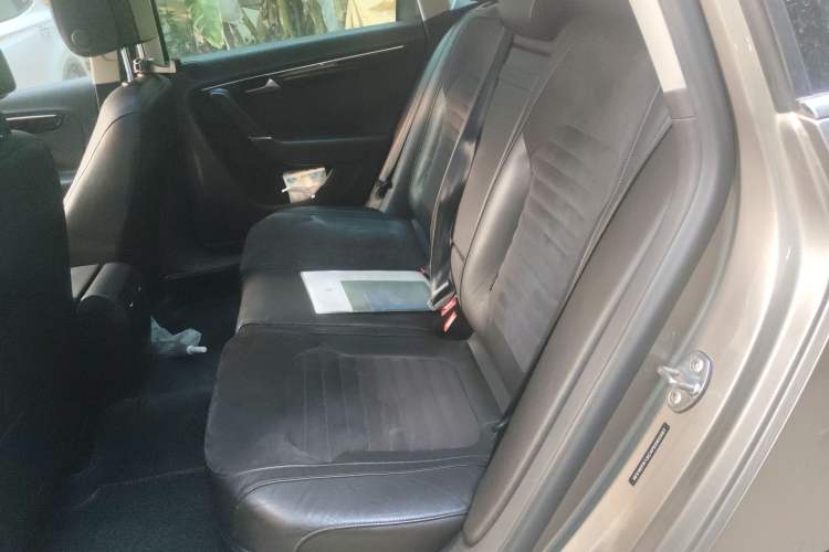 Used Volkswagen Magotan 2012 Travel Edition 2.0 TSI Comfort Version Interior 4