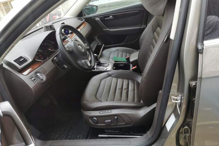 Used Volkswagen Magotan 2012 Travel Edition 2.0 TSI Luxury Version Left Front Seat