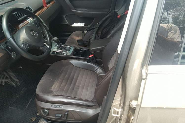 Used Volkswagen Magotan 2012 Travel Edition 2.0 TSI Comfort Version Left Front Seat
