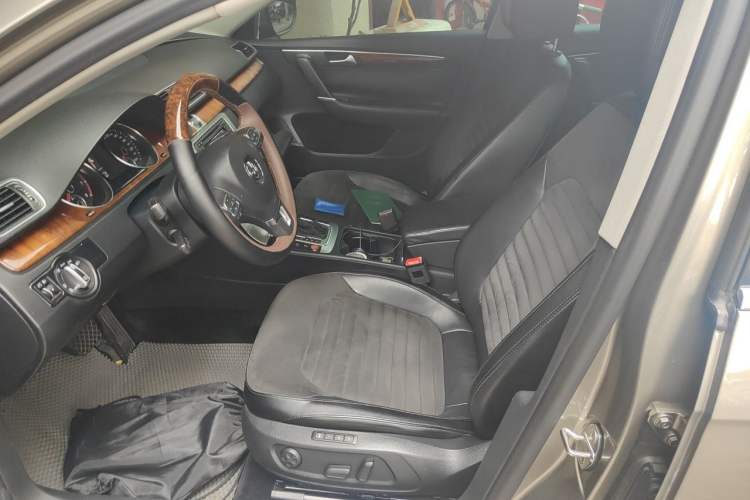 Used Volkswagen Magotan 2012 Travel Edition 2.0 TSI Luxury Version Left Front Seat