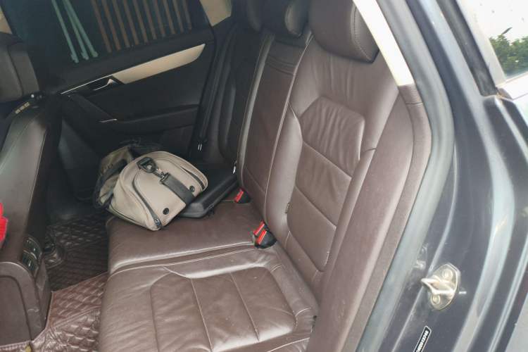 Used Volkswagen Magotan 2012 Travel Edition 2.0 TSI 4x4 Comfort Version Left Rear Seat