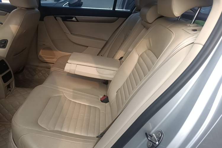 Used Volkswagen Magotan 2012 Revised 1.8TSI Luxury Version Left Rear Seat