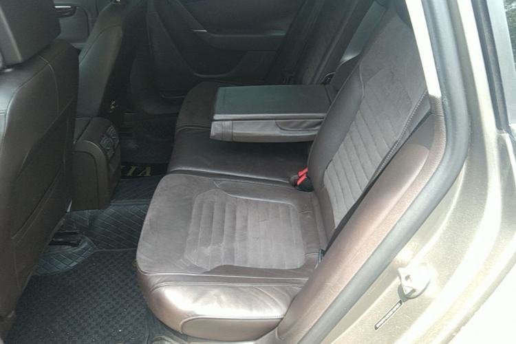Used Volkswagen Magotan 2012 Travel Edition 2.0 TSI Comfort Version Left Rear Seat