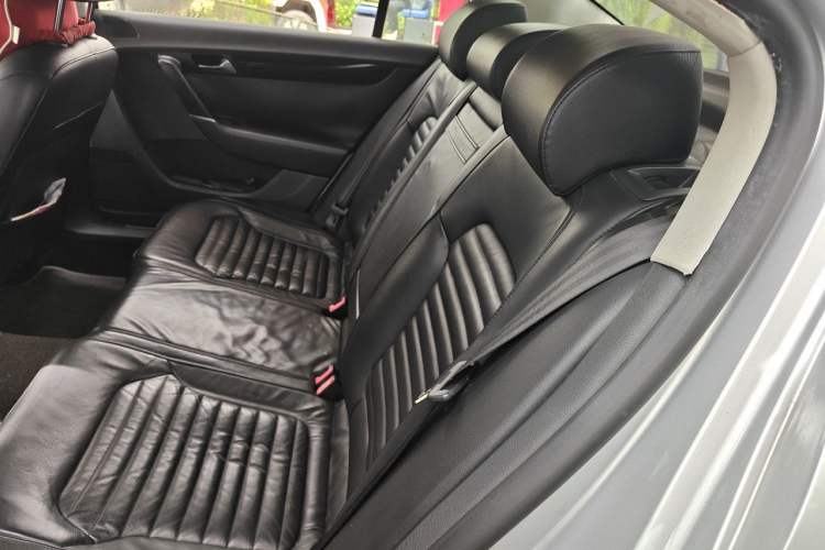 Used Volkswagen Magotan 2012 1.8TSI Luxury Model Left Rear Seat