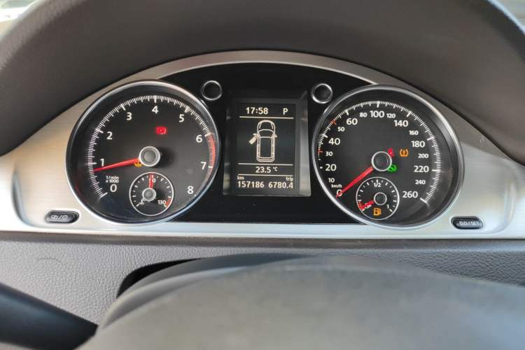 Used Volkswagen Magotan 2012 Travel Edition 2.0 TSI Four-Wheel Drive Luxury Version Odometer Close Up